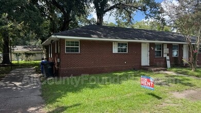 Building Photo - 5651 Parana St