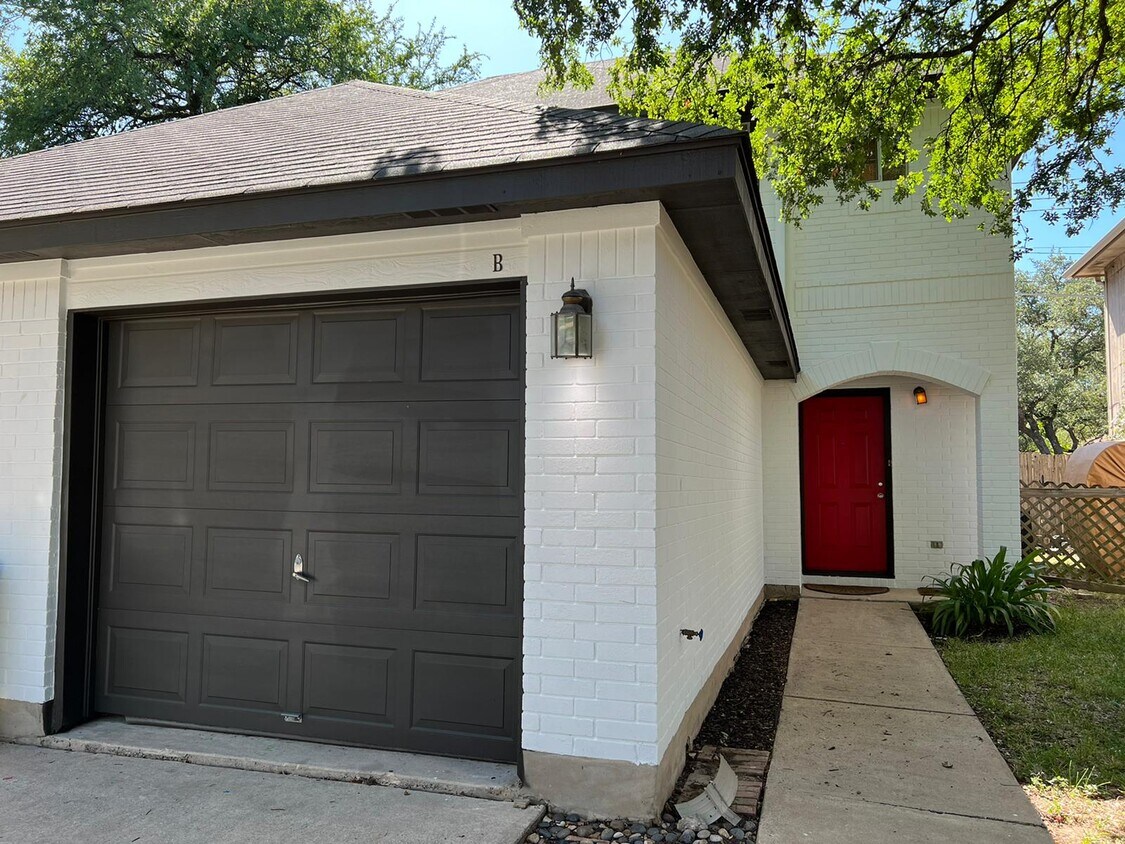 Foto principal - 9708 Sugar Hill Dr