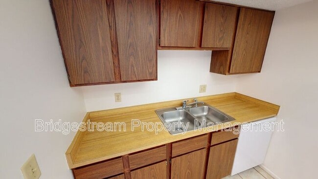 Building Photo - 1181 Redbluff Dr