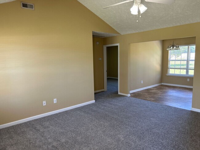 Foto del edificio - 3406 Titus Ln