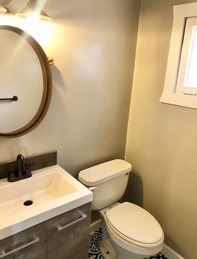 Photo - 953 Osage Ave Apartment