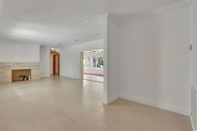 Building Photo - 906 Palermo Ave