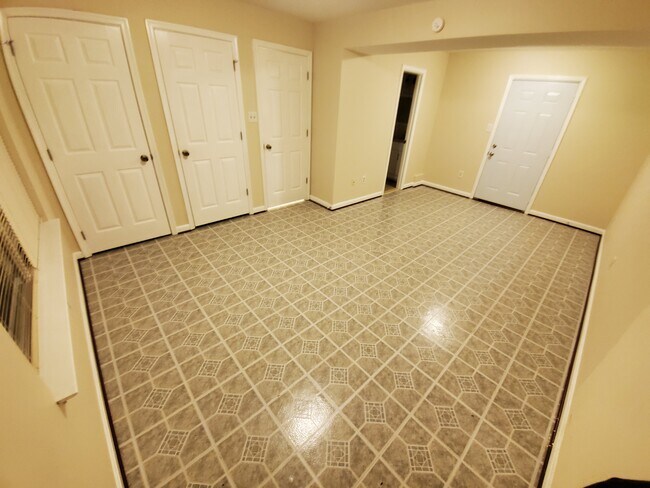 Building Photo - 39612 Walnut Cir