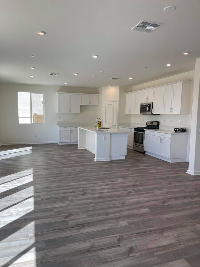 Building Photo - 24967 Dassault Ct