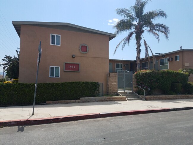 Foto del edificio - 5950 Fulcher Ave