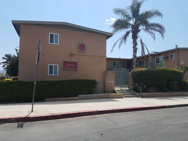 Building Photo - 5950 Fulcher Ave