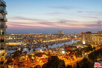 Building Photo - 13700 Marina Pointe Dr