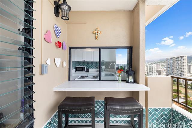 Building Photo - 2121 Ala Wai Blvd
