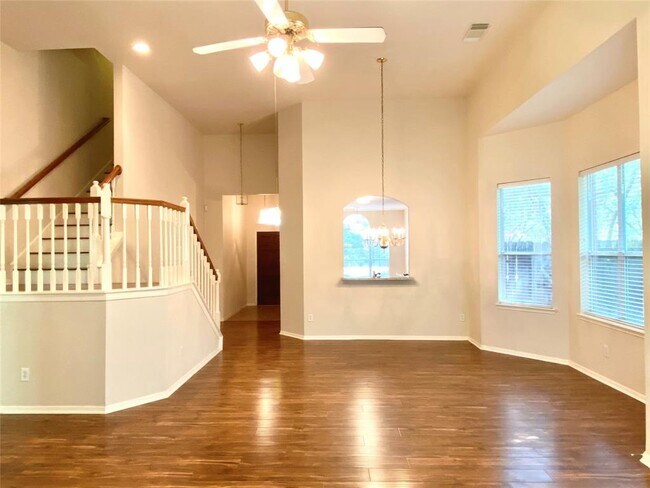 Building Photo - 127 N Willow Point Cir