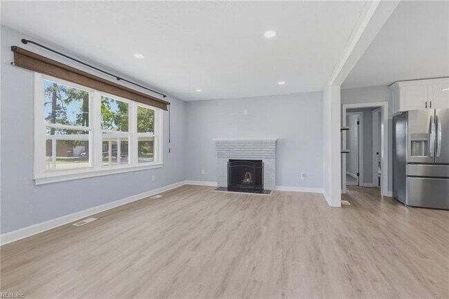 Building Photo - 3113 Woodlawn Dr