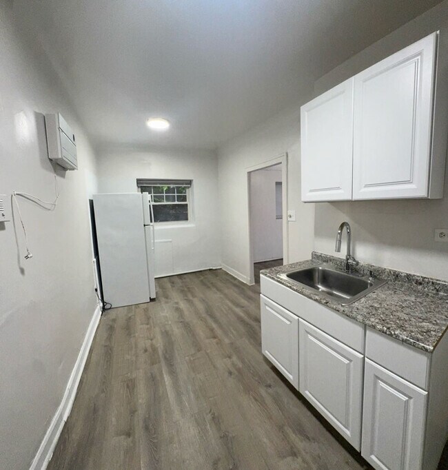 Foto del edificio - 3302 Kenilworth Ave