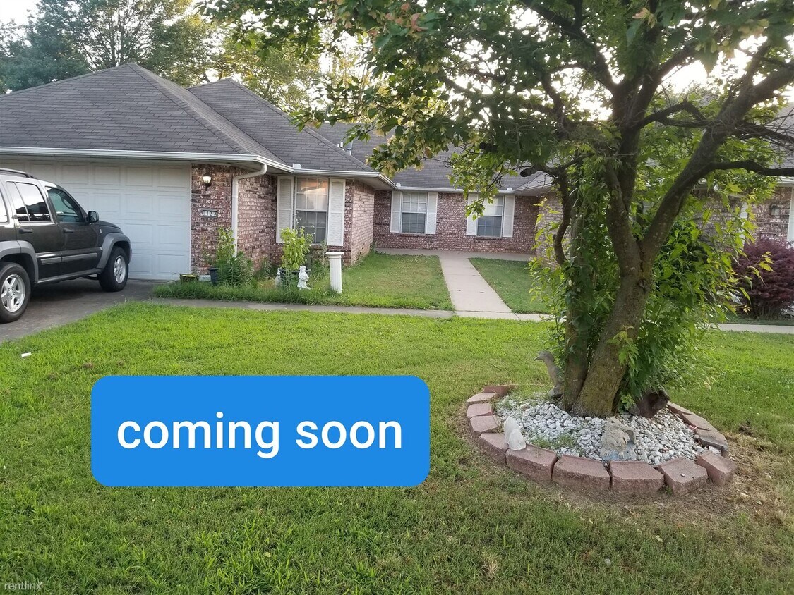 3 br, 2 bath Duplex 112A Fox Run Pl Townhome Rentals in Lowell AR