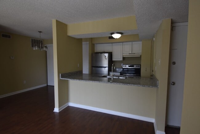 Building Photo - 6747 Quail Hollow Ct