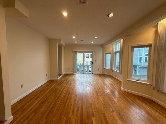 Foto del edificio - 10 Rollins Ct
