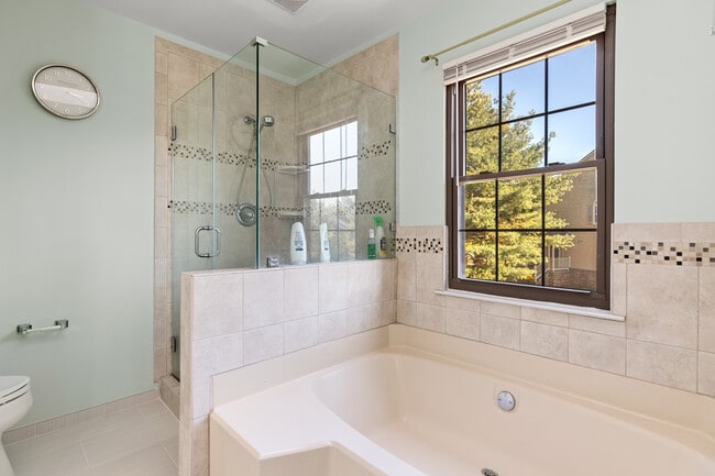 Building Photo - 3939 Tallow Tree Pl
