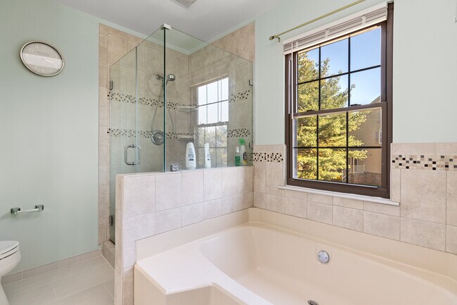 Foto del edificio - 3939 Tallow Tree Pl