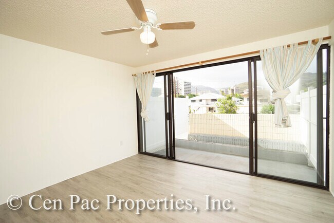 Building Photo - 2860 Waialae Ave