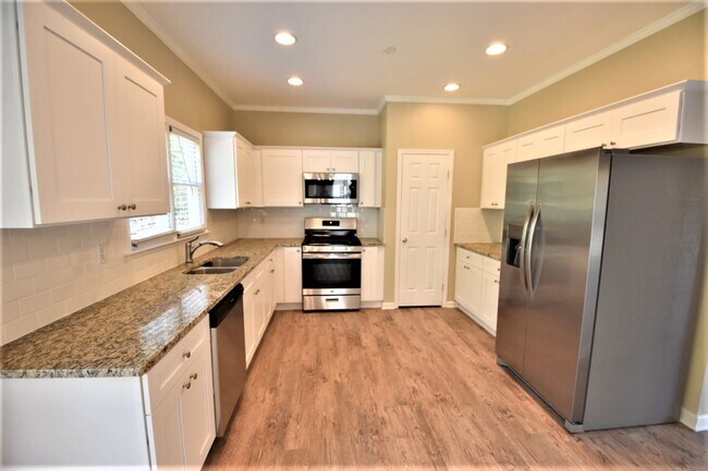 Foto del edificio - 7540 Golden Sands Dr