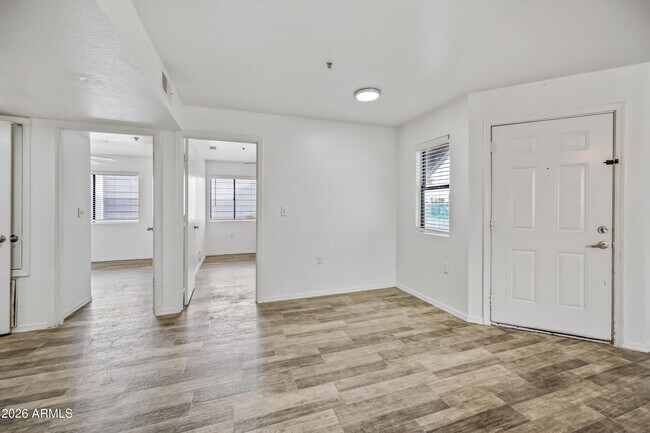 Foto del edificio - 3065 N 67th Ave