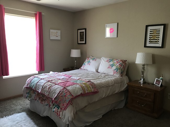 Building Photo - 210 Madison St