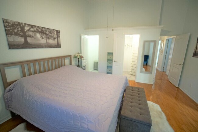 Foto del edificio - 3-Bed, 2.5-Bath, 2-Car Garage in Palm Harbor