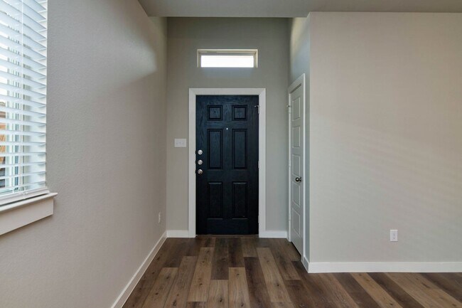 Building Photo - GORGEOUS 3 BEDROOM DUPLEX LOCATED IN MIDLOTHIAN ISD!