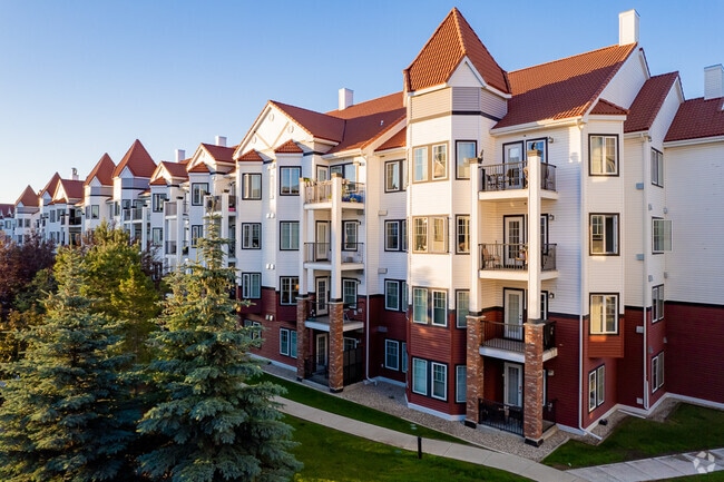 Red Haus Condo
Red Haus Condo
Red Haus Cond