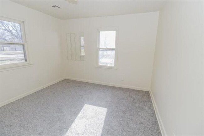Foto del edificio - 5406 E Pine St