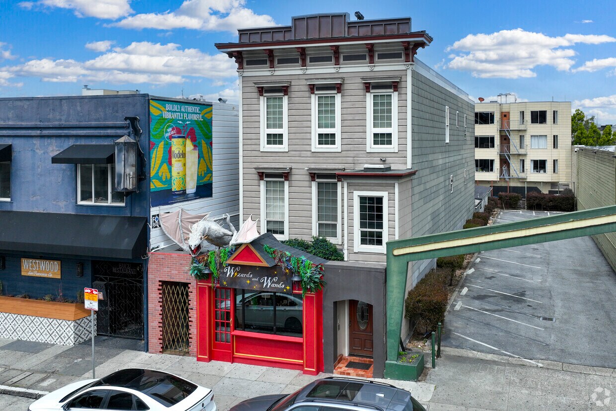 Primary Photo - 2030-2032 Lombard St
