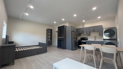 Building Photo - 39391 Tiburon Dr
