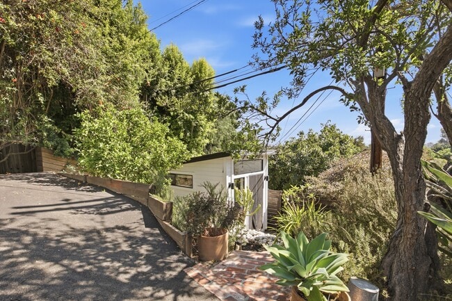 Building Photo - 8555 Walnut Dr