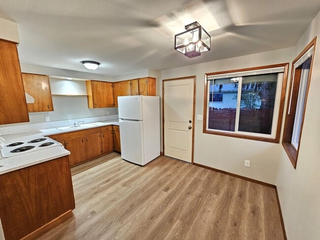 Foto del edificio - Renovated 2 Bedroom, 1 Bath Apt in Inner M...