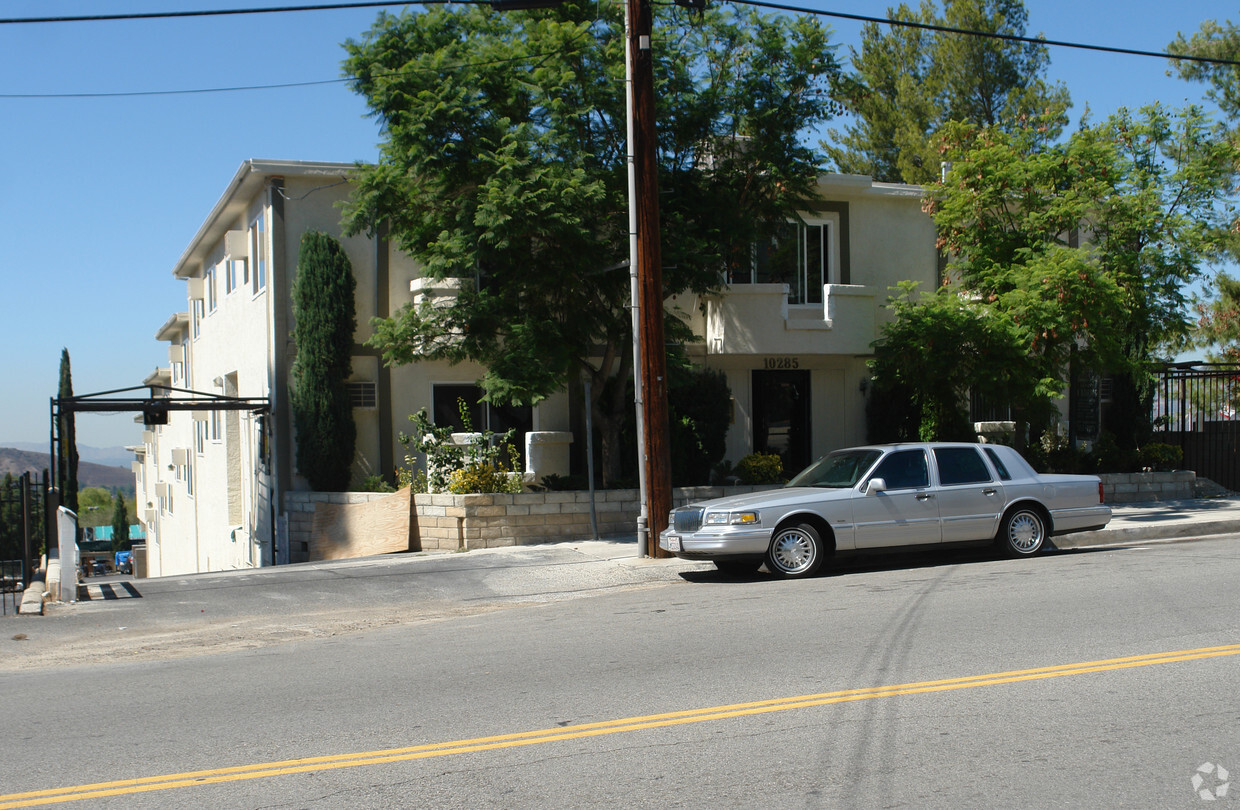 Building Photo - Tujunga Canyon Apartments