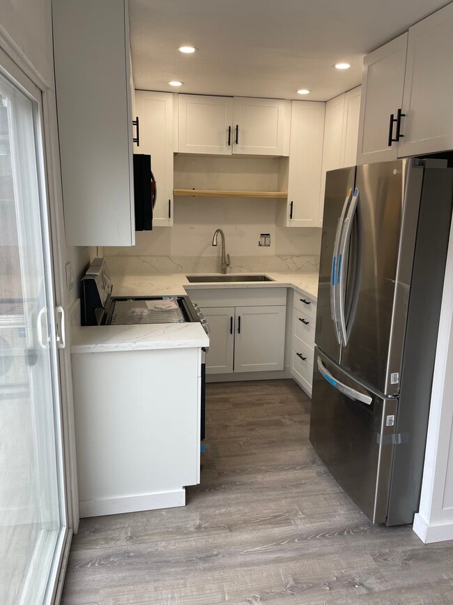 Building Photo - 1331 N San Gabriel Ave