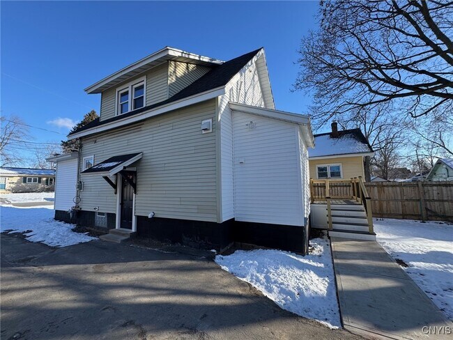 Building Photo - 110 Edgemere Rd