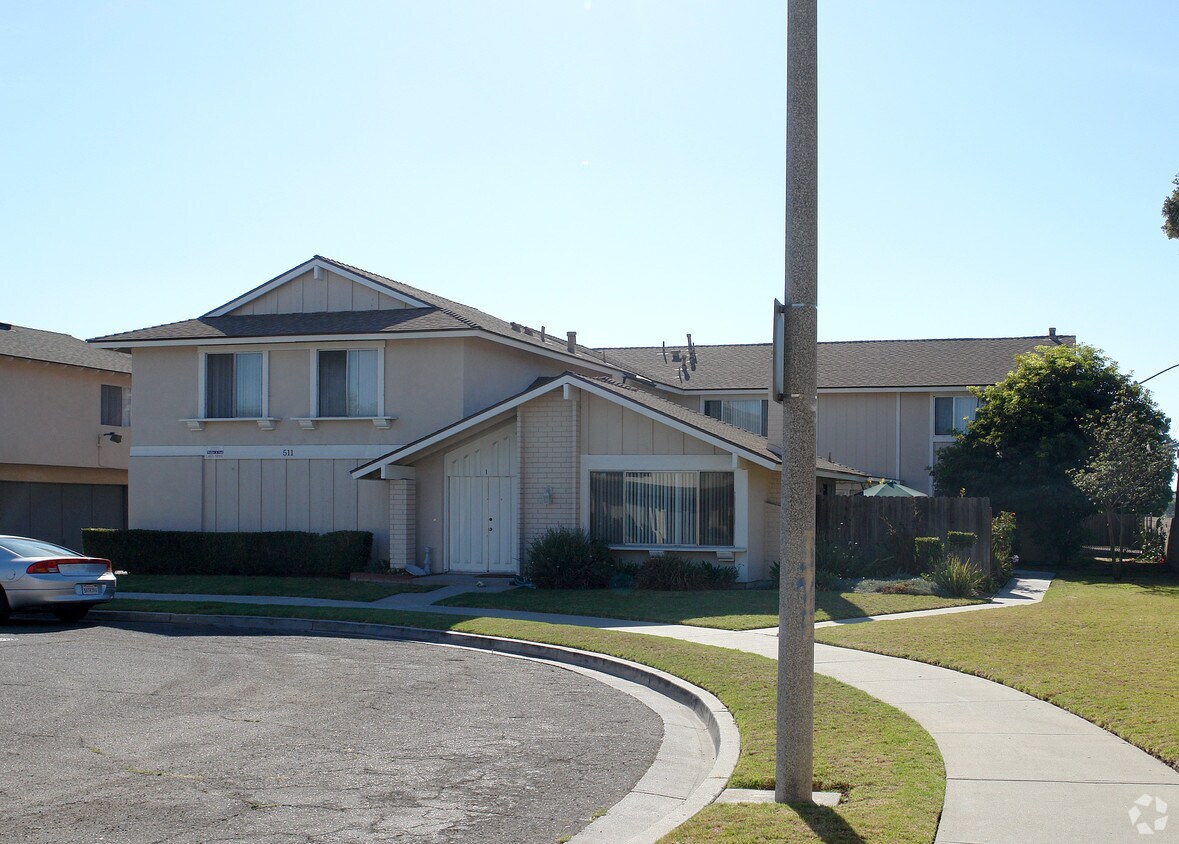 Building Photo - 511 J Ct