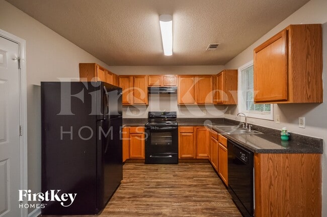 Building Photo - 7099 Ravenwood Ln