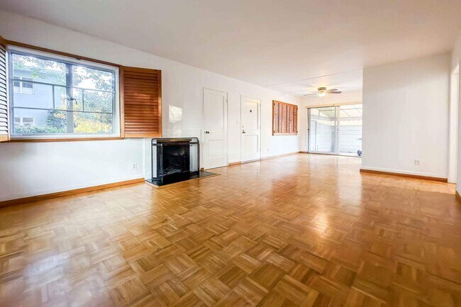 Foto del edificio - 5243 Village Green