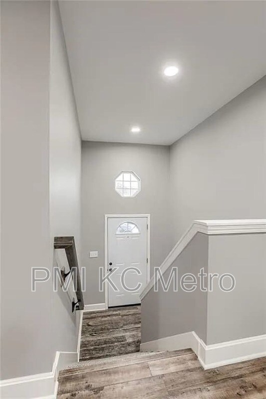 Foto del edificio - 15006 Kelly Dr