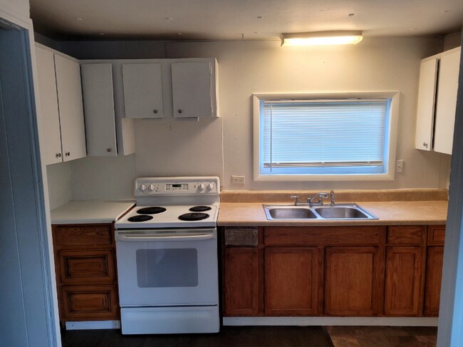 Foto del edificio - 205-437 Holt Ave