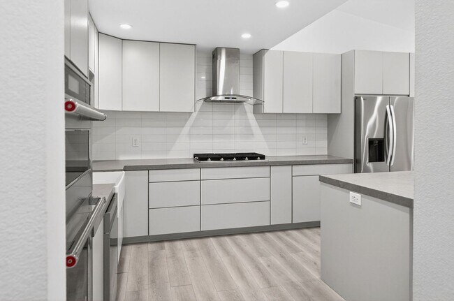 Foto del edificio - NEWLY RENOVATED SINGLE-STORY HOME LOCATED IN LAS VEGAS