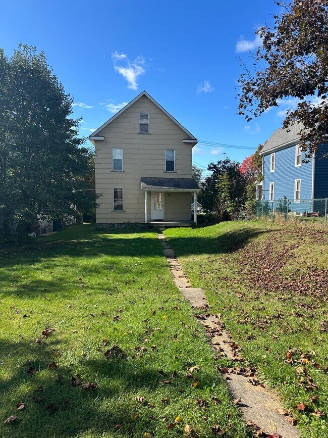Foto del edificio - New Listing SINGLE FAMILY HOME!