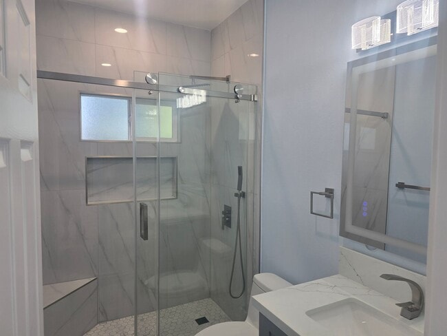 Foto del edificio - Brand-New 3-Bed, 2-Bath ADU with Solar in ...