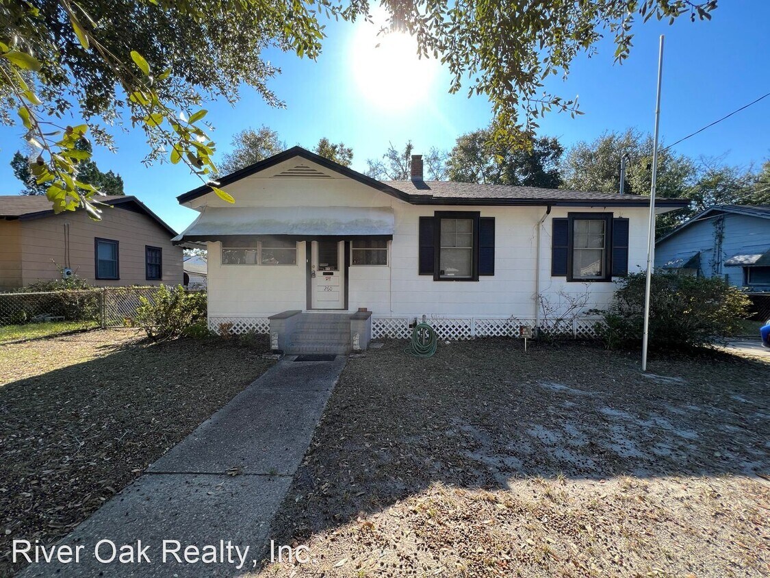 Primary Photo - 3 br, 1 bath House - 260 E. 25th St.