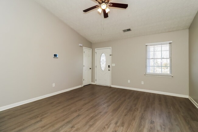 Building Photo - 110 Hunters Keep