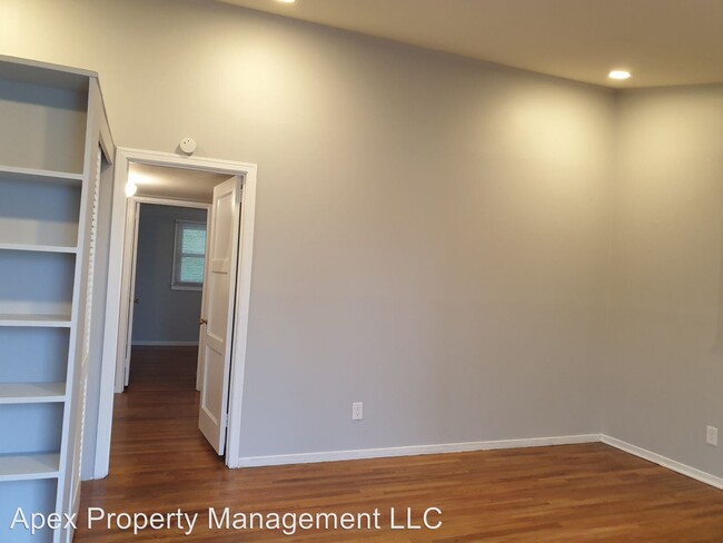 Foto del edificio - 3 br, 1 bath House - 2501 Truman Ave