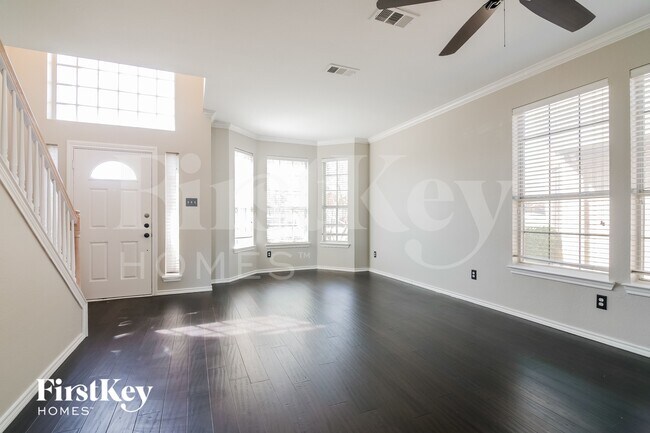 Foto del edificio - 6605 Sandgate Dr