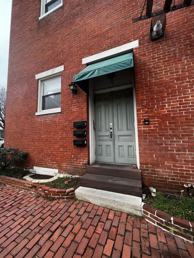 Building Photo - 8 W Main St