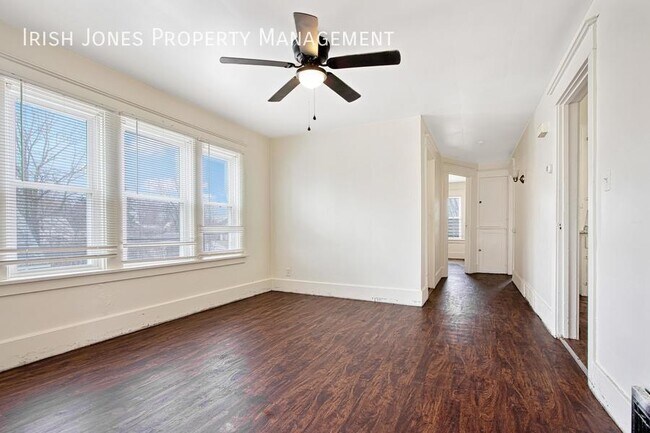 Foto del edificio - 137 Wilkes Ave