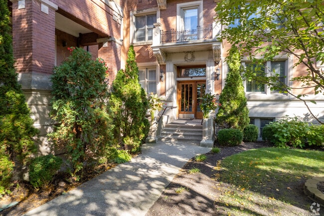 Entrance - 4717 S Greenwood Ave